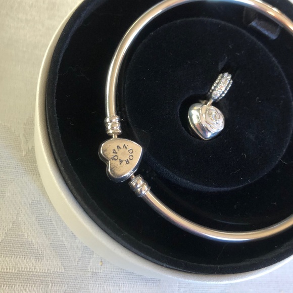 EUC Authentic Pandora bracelet with charm. - Picture 6 of 7